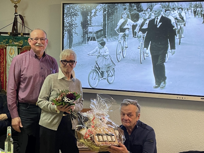 Bernd Luckas und Max Sammet danken Silvia Müller für 42 Jahre verantwortungsvolle Tätigkeit als Schatzmeisterin